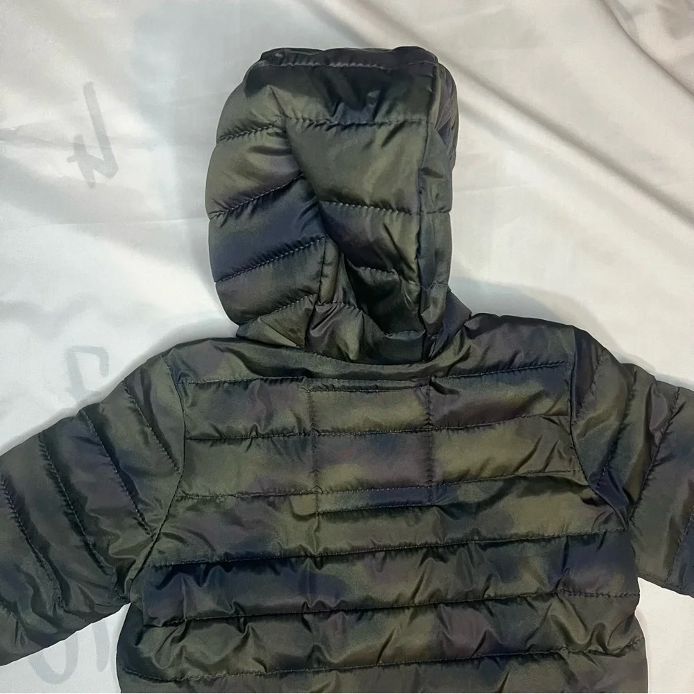 Baby Gap Cold Controlled Hooded Puffer Jacket in Green Camo in Size 0-6 Months